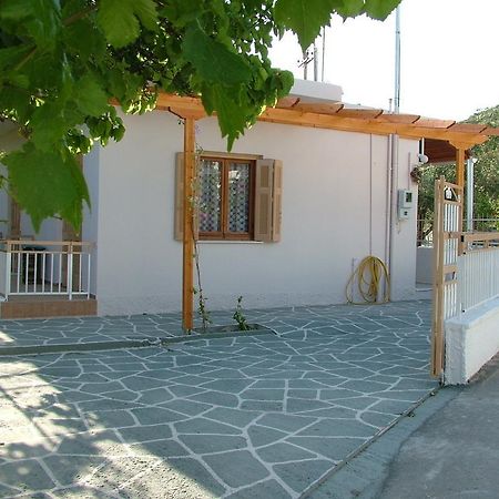 George'S Apartment Agia Marina  Oda fotoğraf
