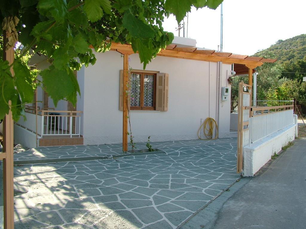 George'S Apartment Agia Marina  Oda fotoğraf