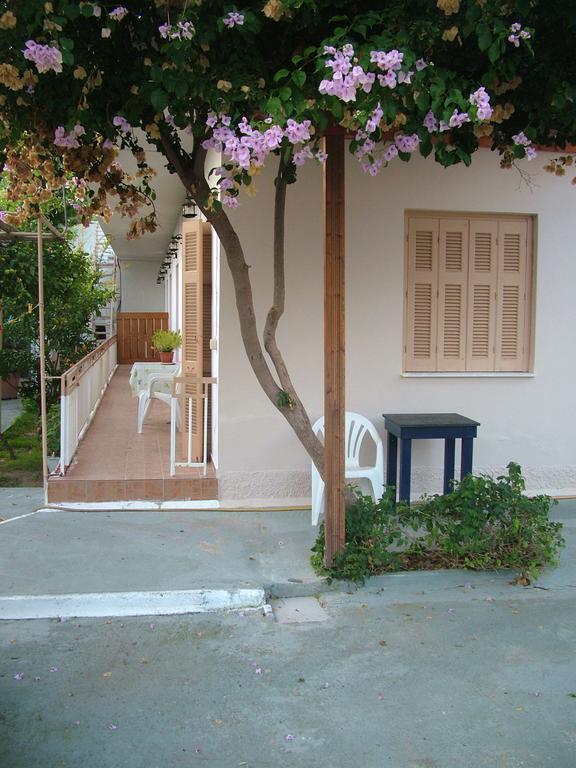 George'S Apartment Agia Marina  Oda fotoğraf