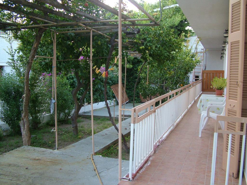 George'S Apartment Agia Marina  Oda fotoğraf