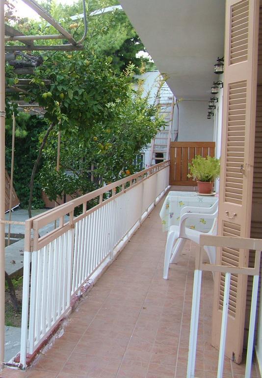 George'S Apartment Agia Marina  Oda fotoğraf